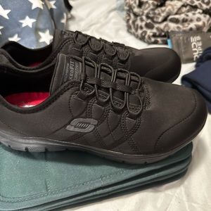 Skechers air-cooled memory foam wide fit. Slip resistant size 8. Black.